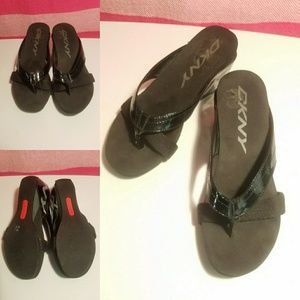 DKNY Sandles